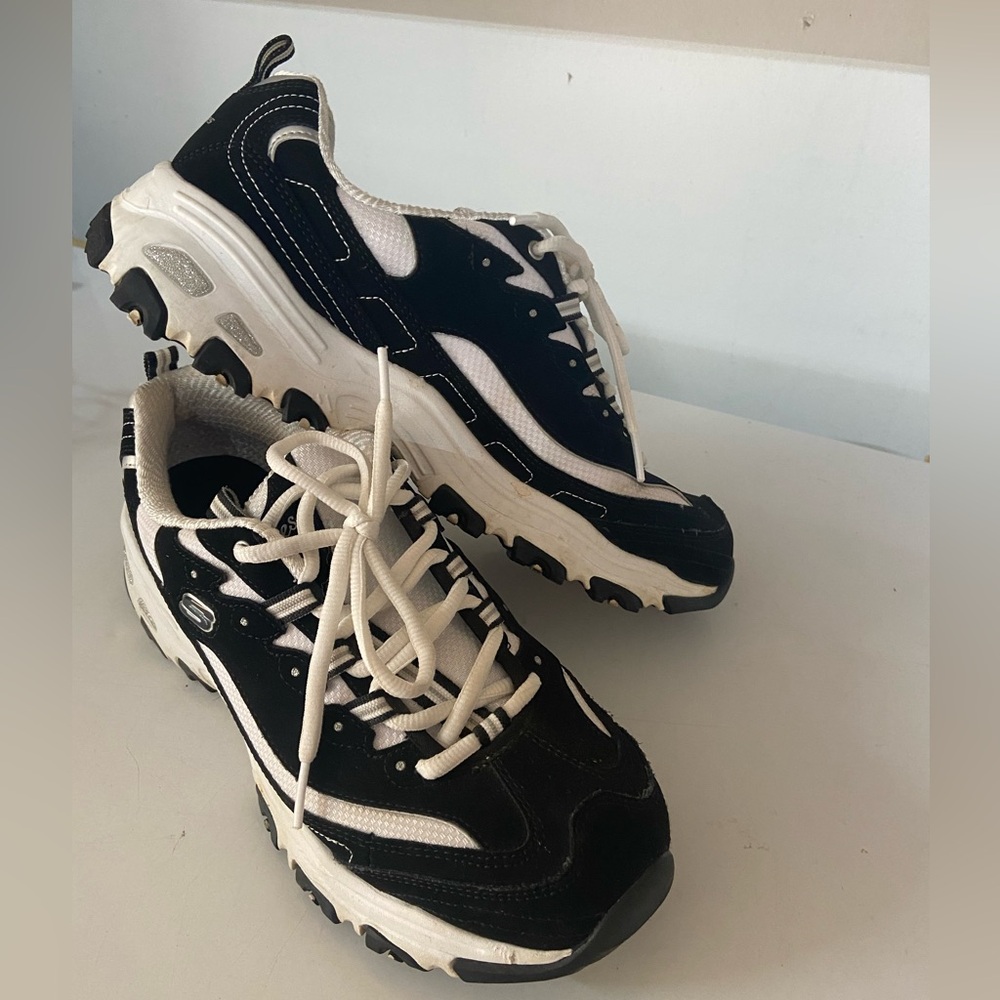Sketchers Dlites 11 Woman’s Shoes Black White Bling